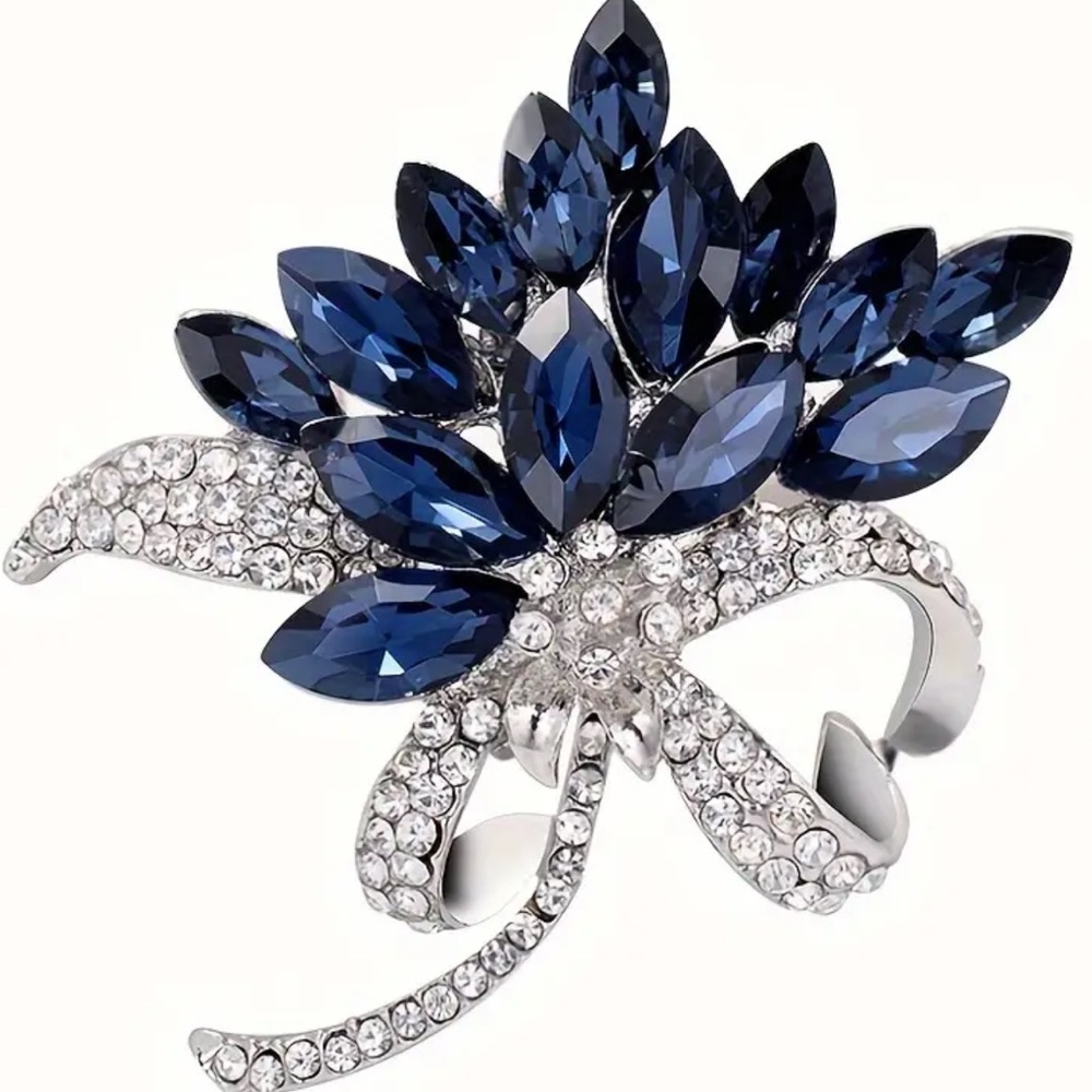 NWOT - Vintage Inspired Floral Brooch - Picture 1 of 9